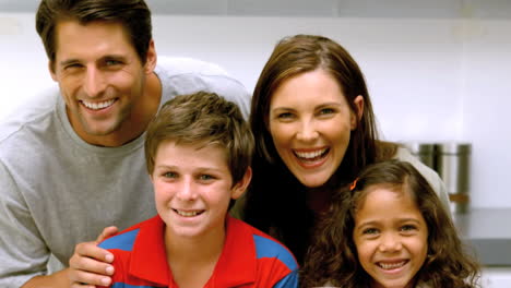 Family-spending-time-together-in-the-kitchen