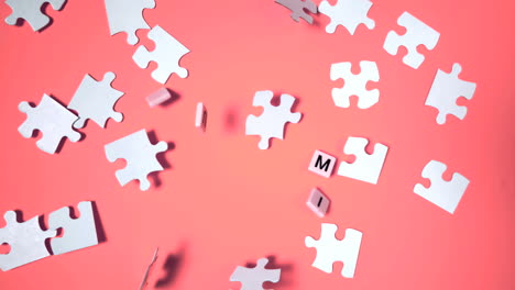 Plastikbuchstaben-Hüpfen-Und-Buchstabieren-Autismus-Neben-Puzzle