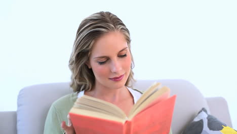 Blond-woman-reading-a-book