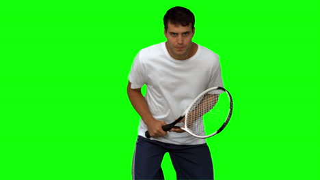 Hombre-Guapo-Entrenando-Mientras-Juega-Tenis-En-Pantalla-Verde