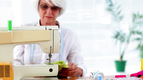 Retired-woman-using-the-sewing-machine