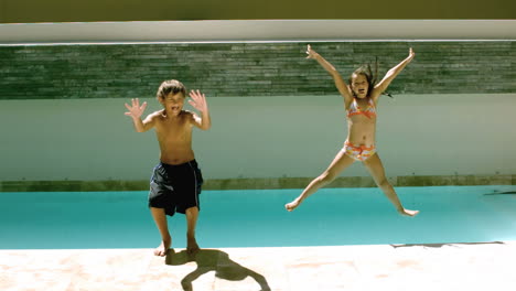 Siblings-jumping-together-in-the-swimming-pool