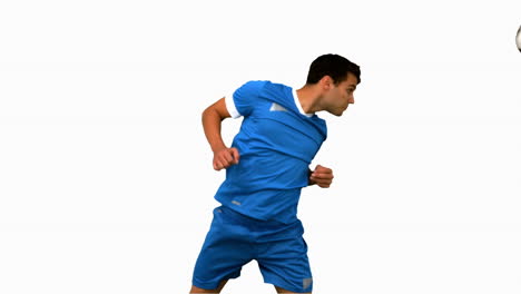 Attraktiver-Mann-In-Richtung-Eines-Fußballs-Auf-Weißem-Bildschirm