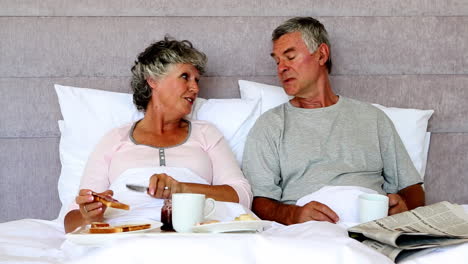 Woman-feeding-her-husband-slice-of-toast