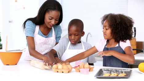 Mutter-Und-Kinder-Backen-Gebäck