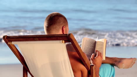 Man-reading-on-the-beach