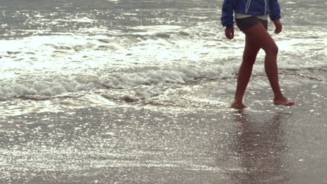 Woman-walking-at-the-beach