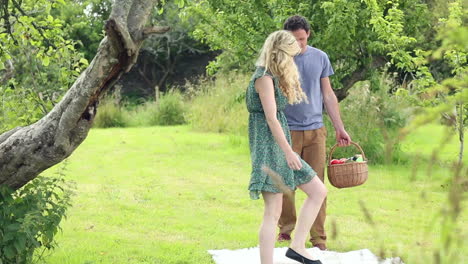 Happy-couple-going-for-a-picnic-together