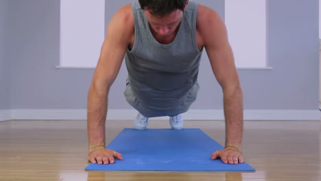 Attractive-sporty-man-doing-press-ups