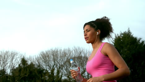 Fit-woman-jogging-outside