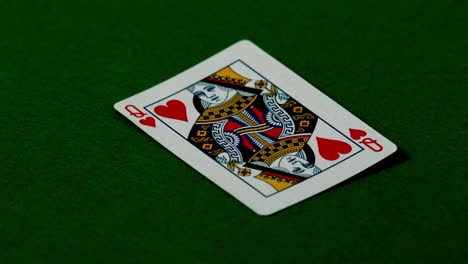 Queen-of-hearts-falling-on-casino-table