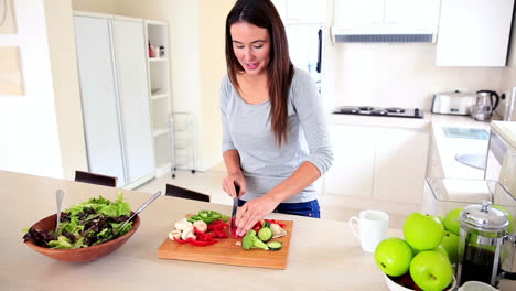 Pretty-brunette-preparing-a-healthy-salad