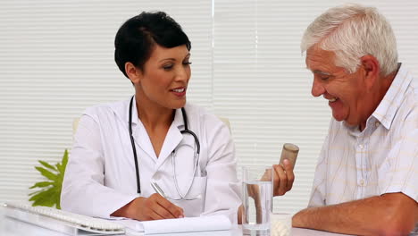 Doctor-explaining-medicine-to-patient