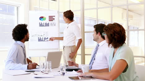 Businesswoman-giving-presentation-in-front-of-her-colleagues