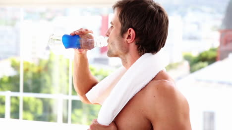 Fit-man-drinking-water-from-bottle