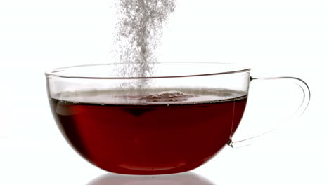 Teelöffel-Zucker-In-Eine-Tasse-Tee-Gießen