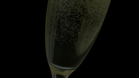 Blasen-Steigen-Im-Champagnerglas-Auf
