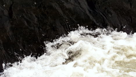 Waterfall-flowing-in-the-countryside