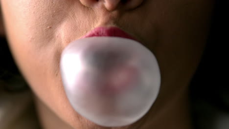 Woman-blowing-bubble-gum-close-up