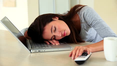 Pretty-brunette-sleeping-on-her-laptop