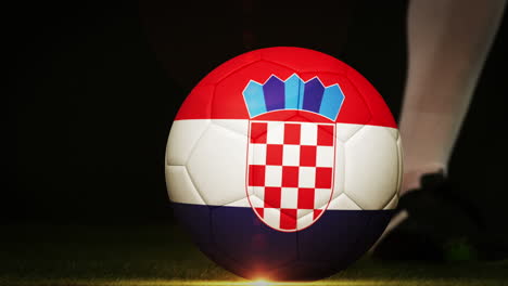 Football-Spieler-Kickt-Kroatien-Flagge-Ball