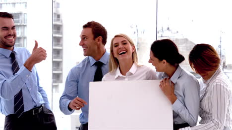 Team-of-business-people-laughing-together-with-card
