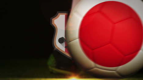 Footballspieler-Kickt-Den-Ball-Mit-Der-Japanischen-Flagge