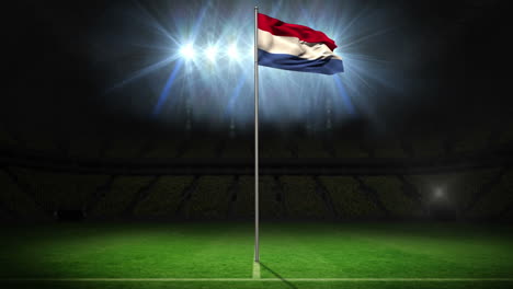 Bandera-Nacional-De-Los-Países-Bajos-Ondeando-En-El-Asta-De-La-Bandera