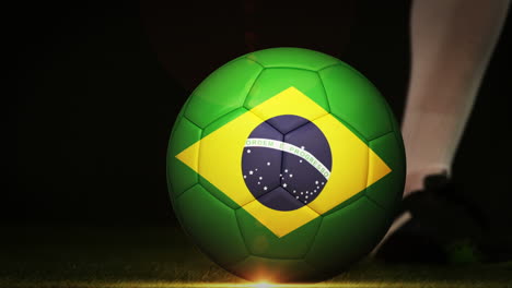 Football-Spieler-Kickt-Brasilien-Flagge-Ball
