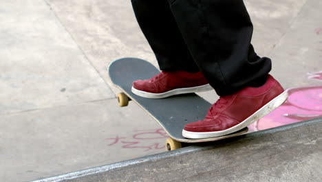 Young-skateboarder-skating-the-outdoor-skatepark