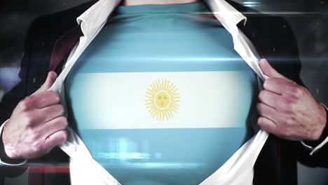 Empresario-Abriendo-Camisa-Para-Revelar-La-Bandera-Argentina