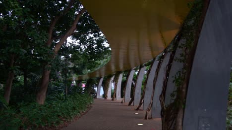 Schwenkaufnahme-Der-Griffith-University-Am-Brisbane-South-Bank-Campus,-Queensland-Conservatorium-Im-Erholungs-,-Kultur--Und-Bildungsbezirk