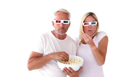 Couple-watching-a-3d-movie
