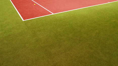 Tennisball-Rollt-Auf-Dem-Platz