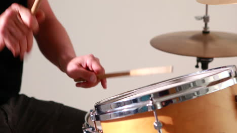 Drummer-playing-his-drum-kit