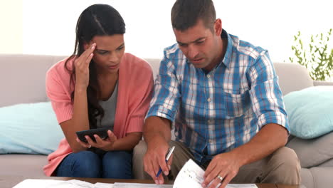 Couple-working-out-their-bills