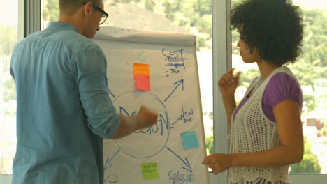 Students-working-together-during-meeting