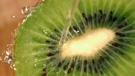 Water-pouring-over-a-kiwi-slice