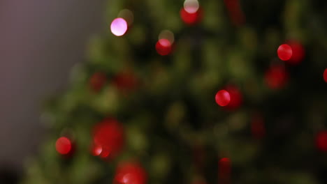 Blinking-lights-on-christmas-tree-out-of-focus