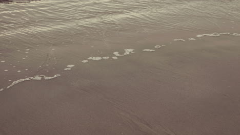 Ocean-rolling-in-over-the-beach