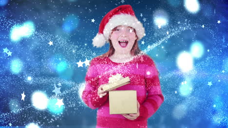 Festliches-Kleines-Mädchen-öffnet-Zauberhaftes-Weihnachtsgeschenk
