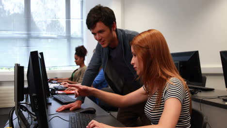Students-working-together-in-computer-room