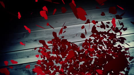 Rote-Herzen-Fallen-Mit-Einer-Valentinstagsnachricht-Auf-Die-Holzoberfläche
