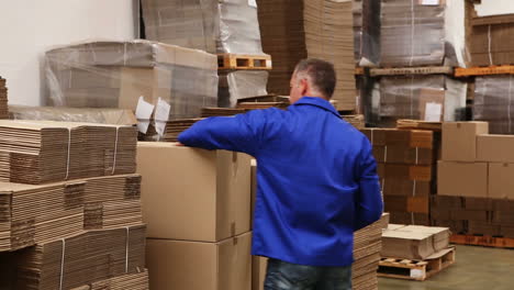 Warehouse-worker-preparing-a-shipment
