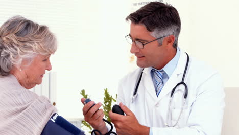 Doctor-taking-blood-pressure-of-his-patient
