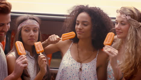 In-high-quality-format-hipster-friends-enjoying-ice-lollies