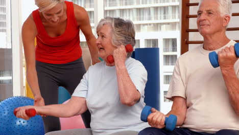 Trainer-helping-senior-citizens-work-out