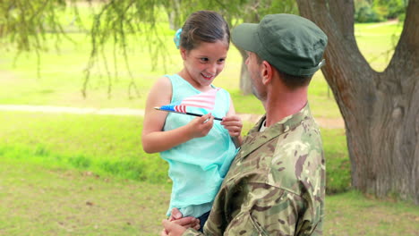 Soldier-reunite-with-his-daughter-
