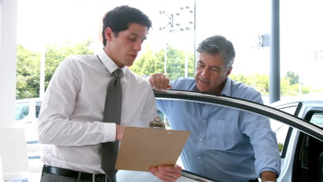 Businessman-explaining-the-car-details