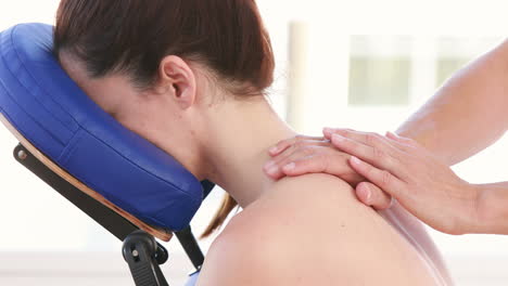 Physiotherapist-doing-back-massage-to-her-patient